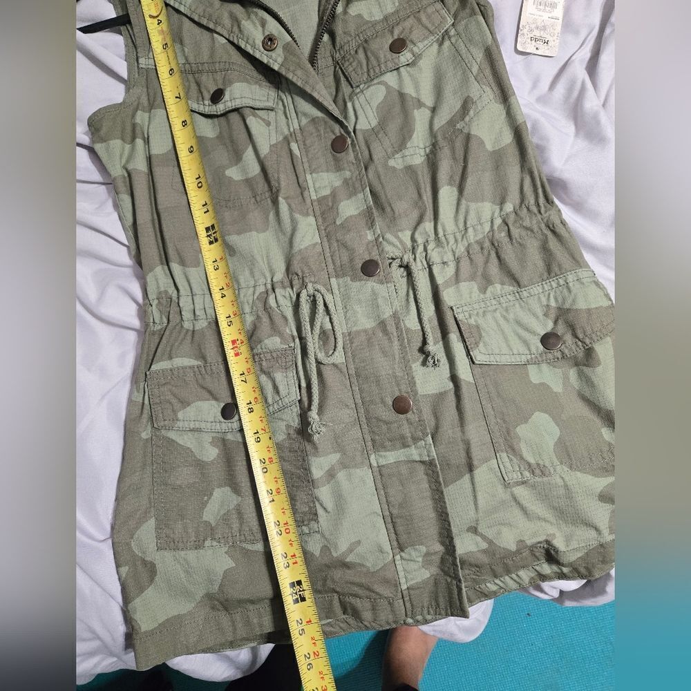 Junior's Mudd camo zip-up vest NWT - Picture 12 of 12